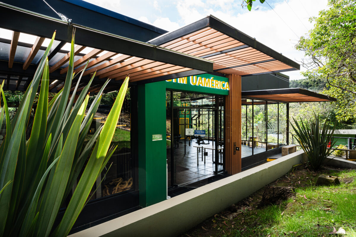 entrada-gimnasio-universidad-america